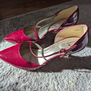 Bandolino Red Faux Patent Heels. Man Made Materials. Chic.